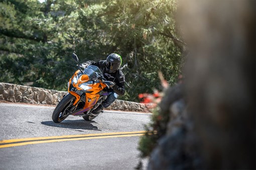 2025 KAWASAKI NINJA 650 ABS CANDY STEEL FURNACE ORANGE